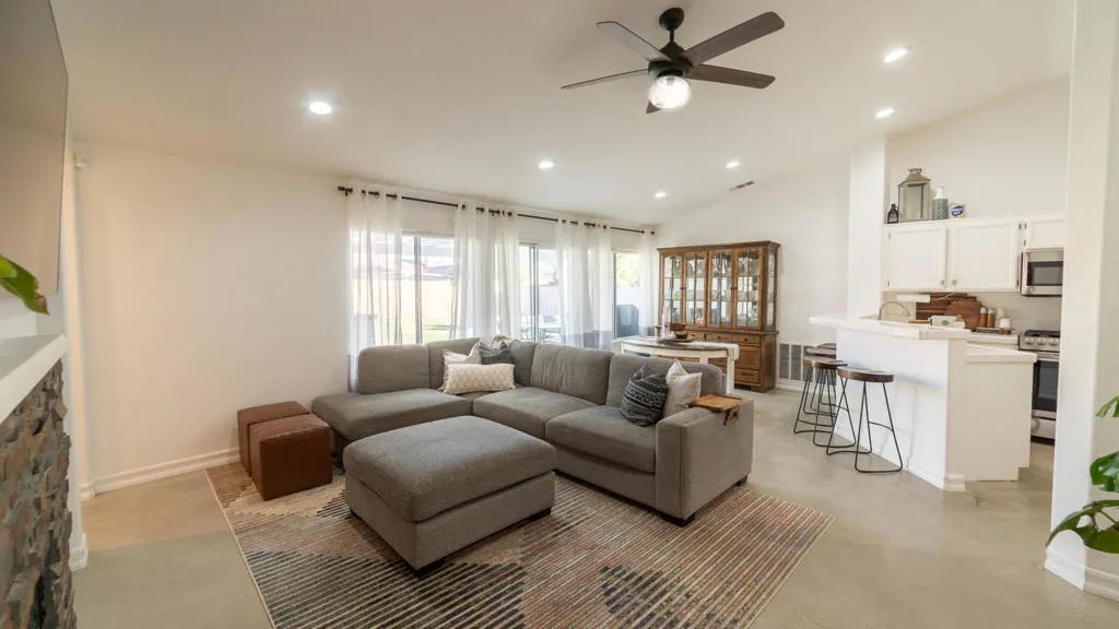 37676 Driscoll Street, Palm Desert, California 92211 home-pic-10